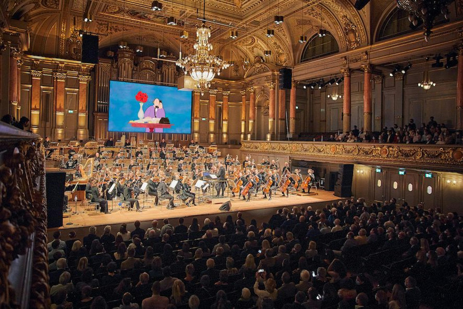 Die Kompositionen zum Kurzfilm von Adam Sillard, Chloé Farr and Gabrielle Selnet werden vom Tonhalle-Orchester Zürich live eingespielt.
