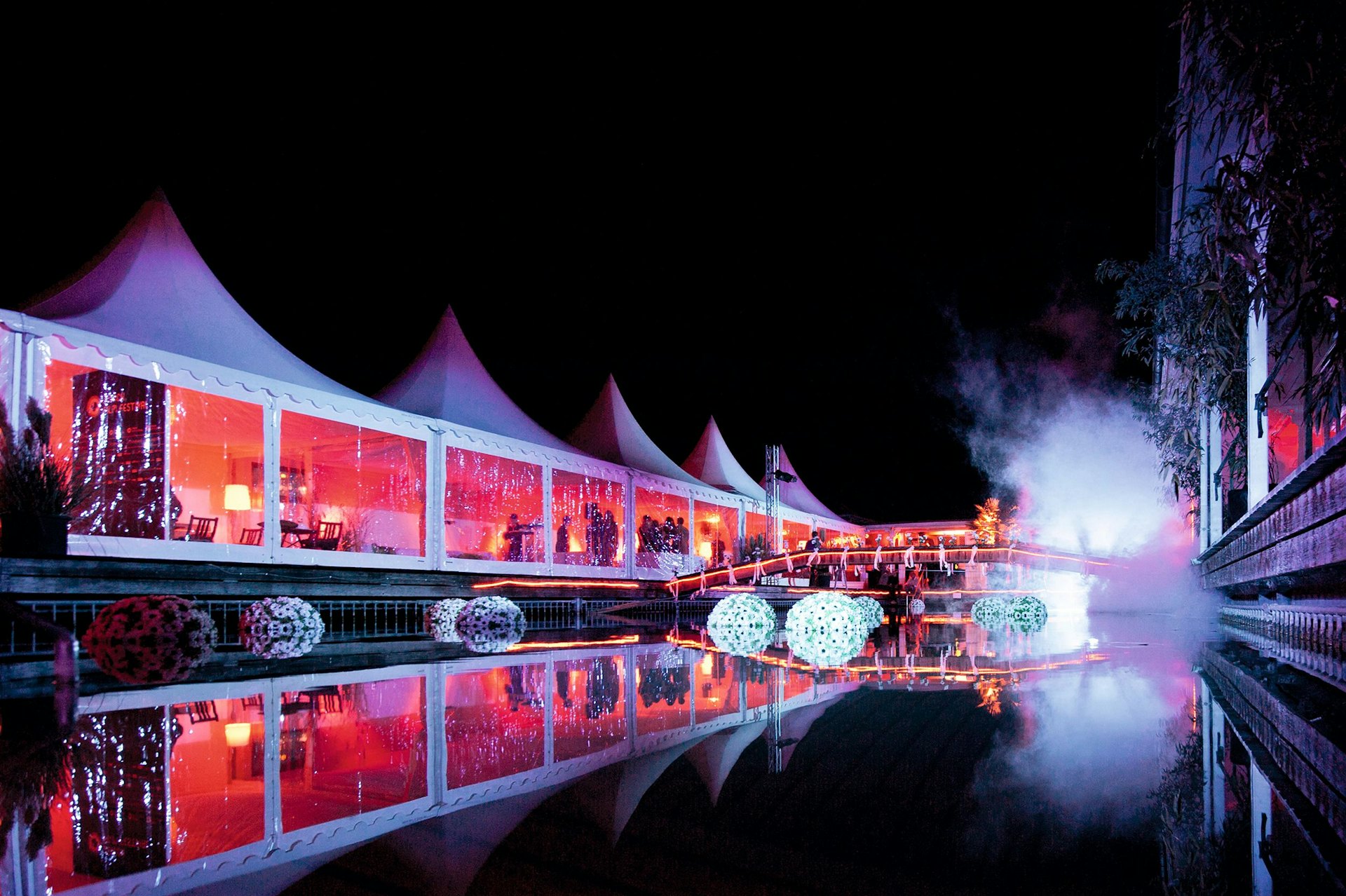 Picture of the Frauenbadi during an event at night.
